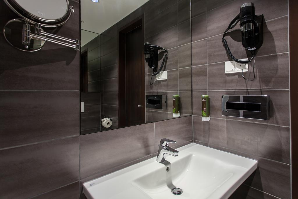 Tobbaccon Hotel Бенсхайм Екстериор снимка