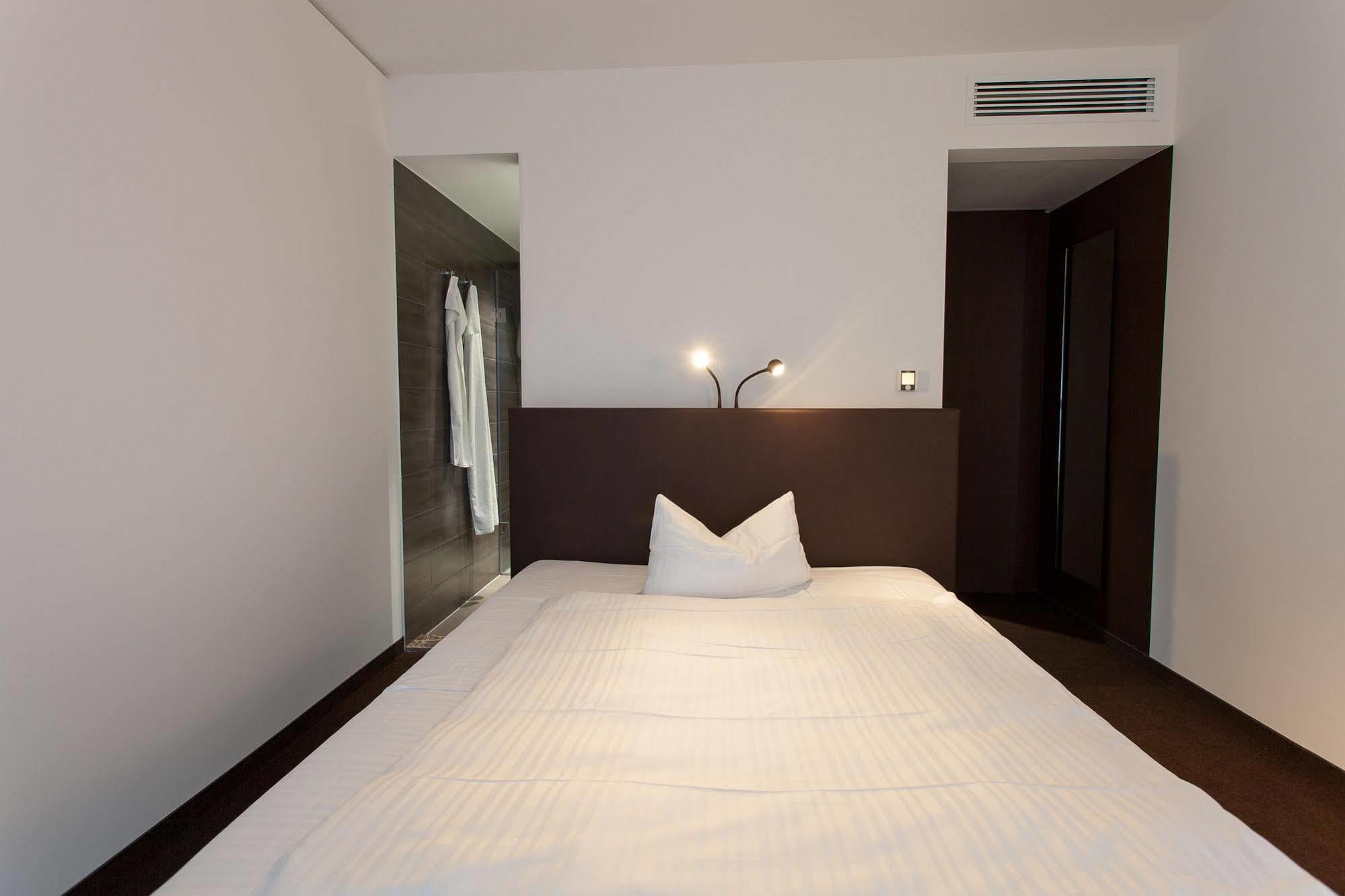 Tobbaccon Hotel Бенсхайм Екстериор снимка